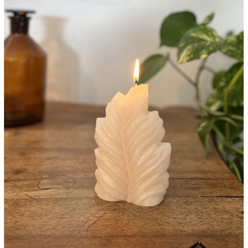 Vela aromática con forma de luna.